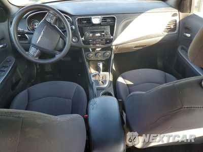 Zdjęcie 8 z 12 samochodu: 2013 CHRYSLER 200 LX VIN:1C3CCBAB9DN560533 - miniatura