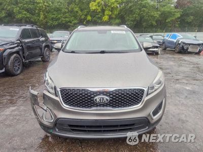 Piąte zdjęcie samochodu w środku: 2017 KIA SORENTO LX VIN:5XYPG4A32HG254650 - miniatura