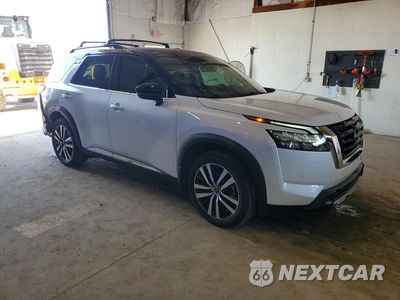 Czwarte zdjęcie samochodu z boku: 2025 NISSAN PATHFINDER PLATINUM VIN:5N1DR3DJ8SC275334 - miniatura