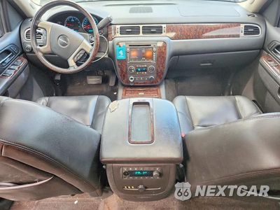 Zdjęcie 8 z 14 samochodu: 2011 GMC YUKON XL DENALI VIN:1GKS2MEF4BR372936 - miniatura