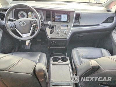 Zdjęcie 8 z 13 samochodu: 2018 TOYOTA SEINNA SE PREMIUM 8-PASSENGER VIN:5TDXZ3DC8JS935114 - miniatura