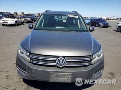 Piąte zdjęcie samochodu w środku: 2018 VOLKSWAGEN TIGUAN LIMITED VIN:WVGAV7AXXJK002351 - miniatura
