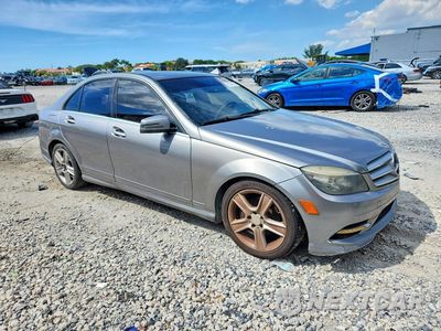 Czwarte zdjęcie samochodu z boku: 2011 MERCEDES-BENZ C 300 VIN:WDDGF5EB3BR152217 - miniatura