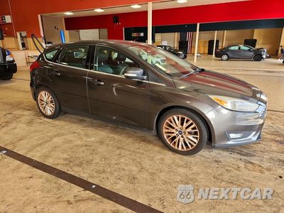 Czwarte zdjęcie samochodu z boku: 2016 FORD FOCUS TITANIUM VIN:1FADP3N20GL323424 - miniatura