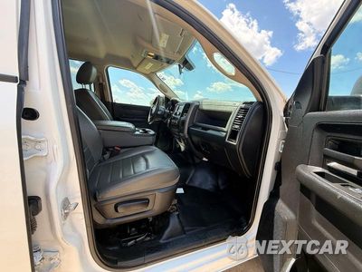 Piąte zdjęcie samochodu w środku: 2018 RAM 2500 ST VIN:3C6UR4HJ7JG312963 - miniatura