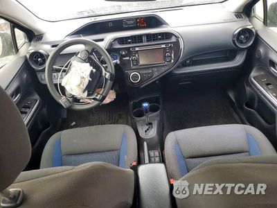Zdjęcie 8 z 12 samochodu: 2018 TOYOTA PRIUS C THREE VIN:JTDKDTB34J1605141 - miniatura