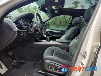 Zdjęcie 7 z 13 samochodu: 2015 BMW X5 XDRIVE50I VIN:5UXKR6C57F0J76043 - miniatura