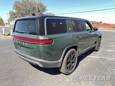 Czwarte zdjęcie samochodu z boku: 2026 RIVIAN R1S ADVENTURE VIN:7PDSGGBA9TN076206 - miniatura