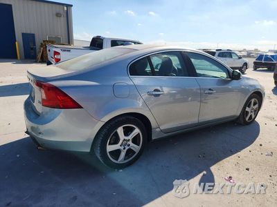 Trzecie zdjęcie samochodu z tyłu: 2013 VOLVO S60 T5 VIN:YV1612FS4D2173360 - miniatura