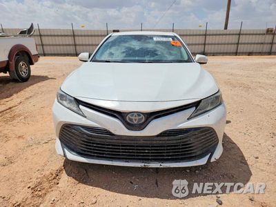 Piąte zdjęcie samochodu w środku: 2020 TOYOTA CAMRY LE VIN:4T1C31AKXLU539955 - miniatura