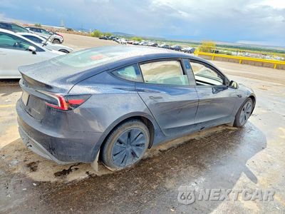 Trzecie zdjęcie samochodu z tyłu: 2024 TESLA MODEL 3 VIN:5YJ3E1EB4RF836763 - miniatura
