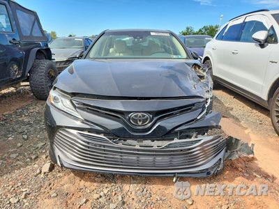 Piąte zdjęcie samochodu w środku: 2018 TOYOTA CAMRY XLE VIN:4T1B11HK4JU517681 - miniatura