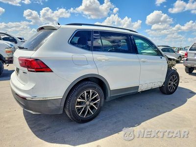 Trzecie zdjęcie samochodu z tyłu: 2020 VOLKSWAGEN TIGUAN SE VIN:3VV2B7AX9LM149890 - miniatura
