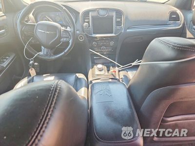 Zdjęcie 8 z 12 samochodu: 2018 CHRYSLER 300 S VIN:2C3CCABT5JH276015 - miniatura