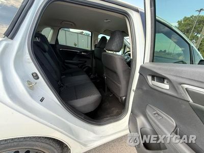 Zdjęcie 6 z 10 samochodu: 2015 HONDA FIT LX VIN:3HGGK5G56FM728615 - miniatura
