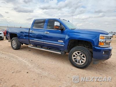 Czwarte zdjęcie samochodu z boku: 2019 CHEVROLET SILVERADO K3500 HIGH COUNTRY VIN:1GC4KYEY3KF163640 - miniatura