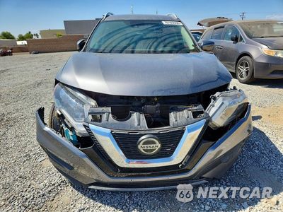 Piąte zdjęcie samochodu w środku: 2020 NISSAN ROGUE SV VIN:JN8AT2MV4LW139972 - miniatura