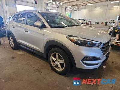 Czwarte zdjęcie samochodu z boku: 2016 HYUNDAI TUCSON SE VIN:KM8J3CA46GU093202 - miniatura