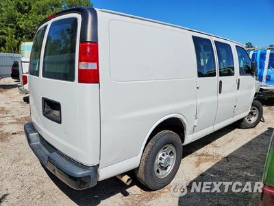 Trzecie zdjęcie samochodu z tyłu: 2019 CHEVROLET EXPRESS G2500 VAN VIN:1GCWGAFPXK1253999 - miniatura