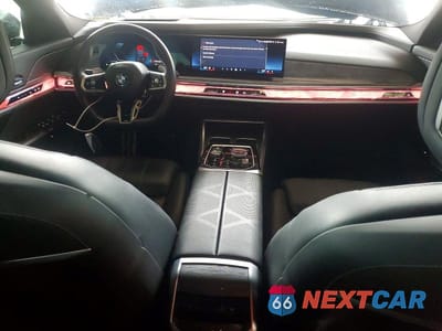 Zdjęcie 8 z 12 samochodu: 2023 BMW 760 XI VIN:WBA33EJ0XPCM28471 - miniatura