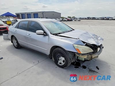 Czwarte zdjęcie samochodu z boku: 2005 HONDA ACCORD LX VIN:3HGCM56425G711969 - miniatura