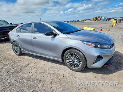 Czwarte zdjęcie samochodu z boku: 2023 KIA FORTE GT LINE VIN:3KPF54AD1PE663826 - miniatura