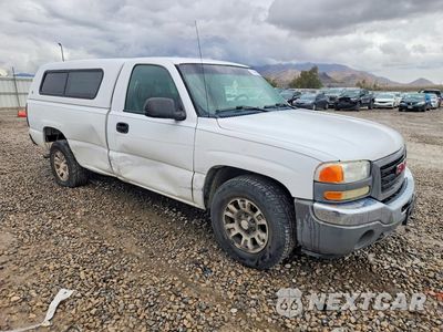 Czwarte zdjęcie samochodu z boku: 2005 GMC NEW SIERRA C1500 VIN:1GTEC14V15Z111894 - miniatura