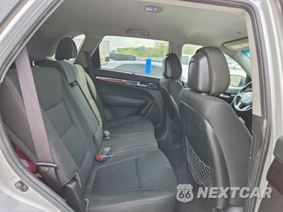 Zdjęcie 11 z 13 samochodu: 2014 KIA SORENTO LX VIN:5XYKTDA66EG475437 - miniatura