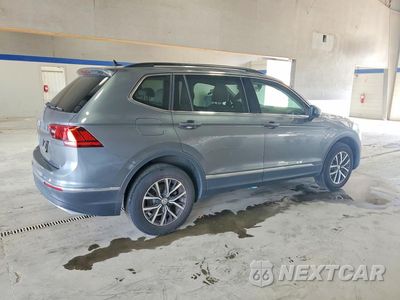 Trzecie zdjęcie samochodu z tyłu: 2020 VOLKSWAGEN TIGUAN SE VIN:3VV3B7AX0LM087056 - miniatura
