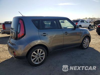 Trzecie zdjęcie samochodu z tyłu: 2018 KIA SOUL + VIN:KNDJP3A51J7538842 - miniatura