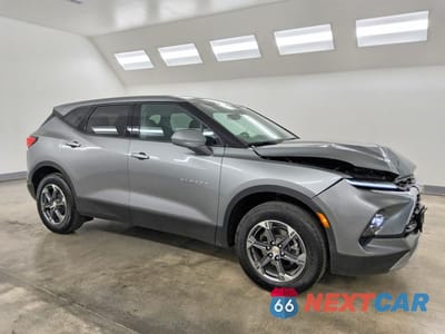 Czwarte zdjęcie samochodu z boku: 2026 CHEVROLET BLAZER 2LT VIN:3GNKBCR4XTS138806 - miniatura