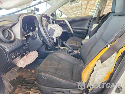 Zdjęcie 7 z 13 samochodu: 2018 TOYOTA RAV4 XLE VIN:JTMWFREV4JJ170651 - miniatura