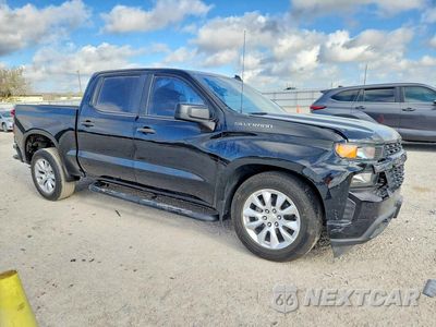Czwarte zdjęcie samochodu z boku: 2020 CHEVROLET SILVERADO C1500 CUSTOM VIN:3GCPWBEK2LG133524 - miniatura