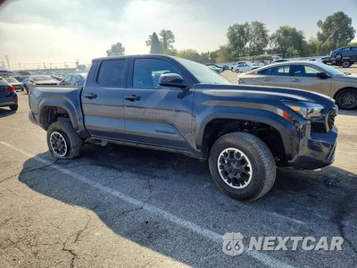 Czwarte zdjęcie samochodu z boku: 2024 TOYOTA TACOMA TRD OFF-ROAD VIN:3TMLB5JN6RM008130 - miniatura