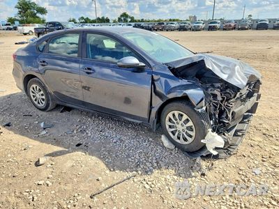 Czwarte zdjęcie samochodu z boku: 2022 KIA FORTE FE VIN:3KPF24AD8NE451950 - miniatura