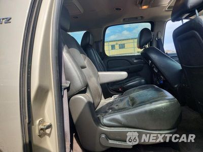 Zdjęcie 11 z 13 samochodu: 2014 CHEVROLET SUBURBAN C1500 LTZ VIN:1GNSCKE03ER111382 - miniatura
