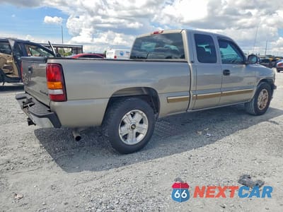 Trzecie zdjęcie samochodu z tyłu: 2002 CHEVROLET SILVERADO C1500 VIN:2GCEC19T921242745 - miniatura