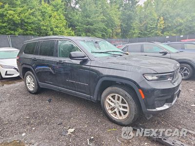 Czwarte zdjęcie samochodu z boku: 2023 JEEP GRAND CHEROKEE L LAREDO VIN:1C4RJKAG0P8744012 - miniatura