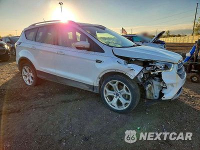 Czwarte zdjęcie samochodu z boku: 2018 FORD ESCAPE TITANIUM VIN:1FMCU9J90JUB71310 - miniatura