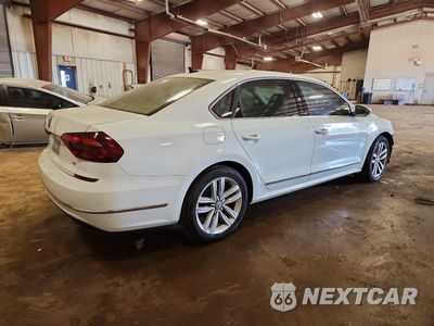 Trzecie zdjęcie samochodu z tyłu: 2017 VOLKSWAGEN PASSAT SEL PREMIUM VIN:1VWCT7A37HC077784 - miniatura