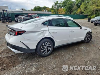 Trzecie zdjęcie samochodu z tyłu: 2026 HYUNDAI SONATA HYBRID BLUE VIN:KMHL24JJXTA161164 - miniatura