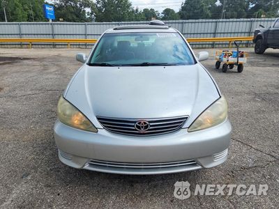 Piąte zdjęcie samochodu w środku: 2005 TOYOTA CAMRY AUTOMATIC VIN:4T1BE30K95U586125 - miniatura