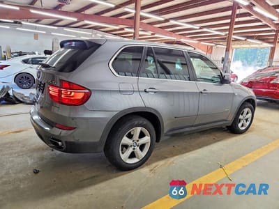 Trzecie zdjęcie samochodu z tyłu: 2011 BMW X5 XDRIVE50I VIN:5UXZV8C55BL419427 - miniatura