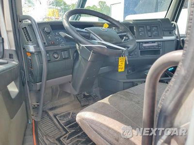 Zdjęcie 8 z 13 samochodu: 2022 VOLVO VNL SEMI TRUCK VIN:4V4NC9EH3NN299109 - miniatura