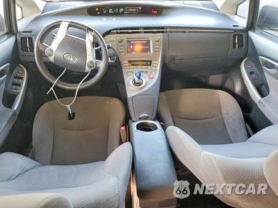 Zdjęcie 8 z 13 samochodu: 2013 TOYOTA PRIUS TWO VIN:JTDKN3DU8D5574718 - miniatura