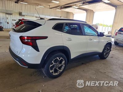 Trzecie zdjęcie samochodu z tyłu: 2026 CHEVROLET TRAX 1LT VIN:KL77LHEP4TC186572 - miniatura