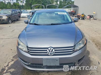 Piąte zdjęcie samochodu w środku: 2015 VOLKSWAGEN PASSAT S VIN:1VWAT7A32FC107147 - miniatura