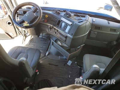 Zdjęcie 8 z 14 samochodu: 2023 VOLVO VNL SEMI TRUCK VIN:4V4NC9EJ3PN307487 - miniatura