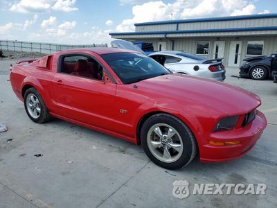 Czwarte zdjęcie samochodu z boku: 2005 FORD MUSTANG GT VIN:1ZVFT82H955226175 - miniatura
