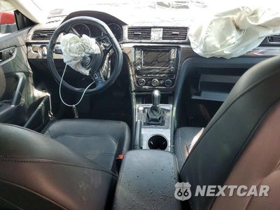 Zdjęcie 8 z 13 samochodu: 2017 VOLKSWAGEN PASSAT SE VIN:1VWBT7A34HC086244 - miniatura
